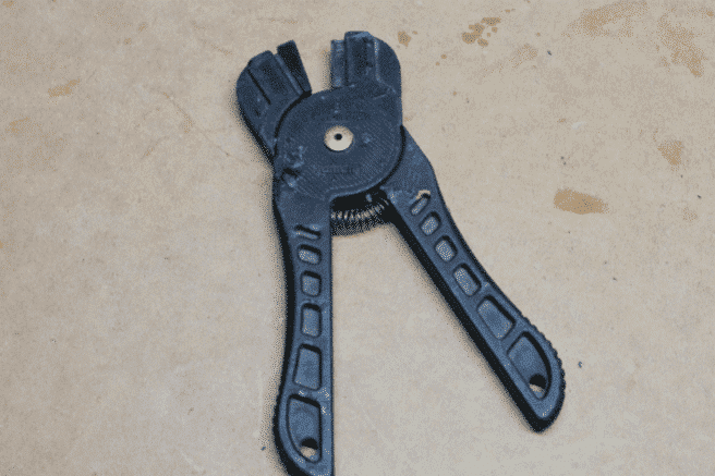 De planken van een modelschip buigen 1