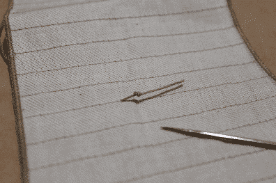 Sådan binder du revlehuller og knuder på modelskibssejl 4