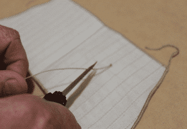 Sådan binder du revlehuller og knuder på modelskibssejl 9